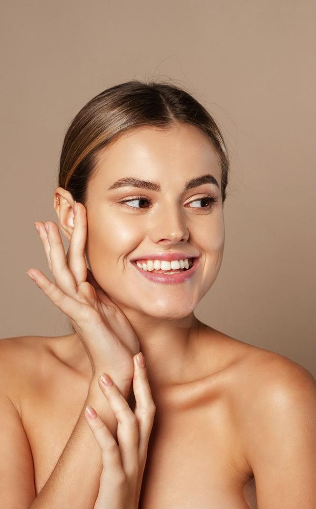 Client receiving facial contouring treatment